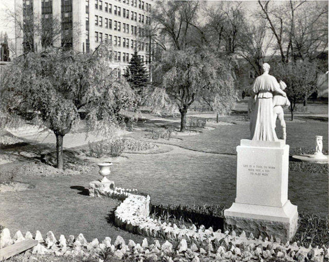 1960 photo of the north end of the River Common