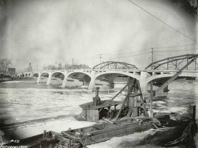 Building of the Market Street Bridge - January 1928